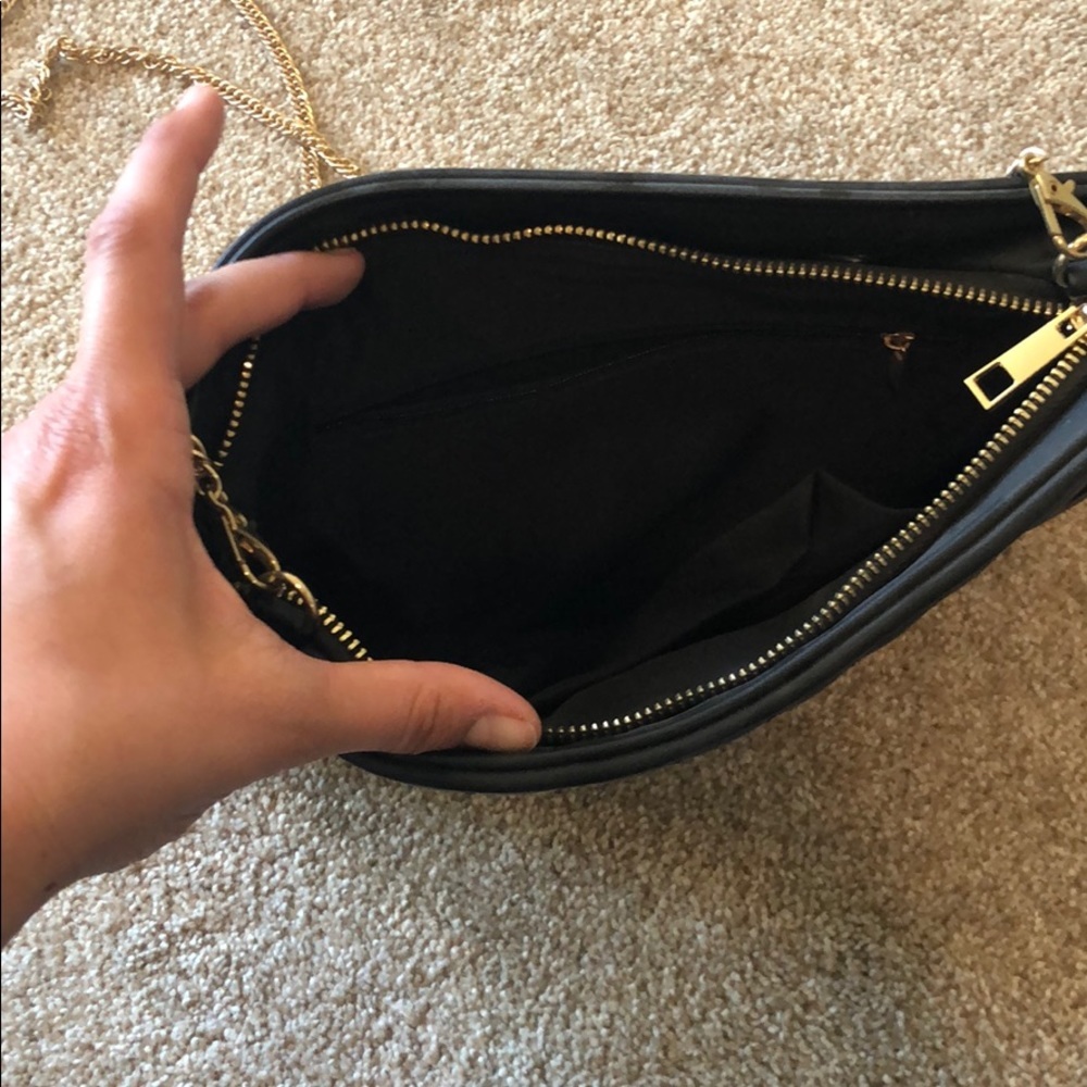 Adorable black purse with gold chain strap - Picture 4 of 4